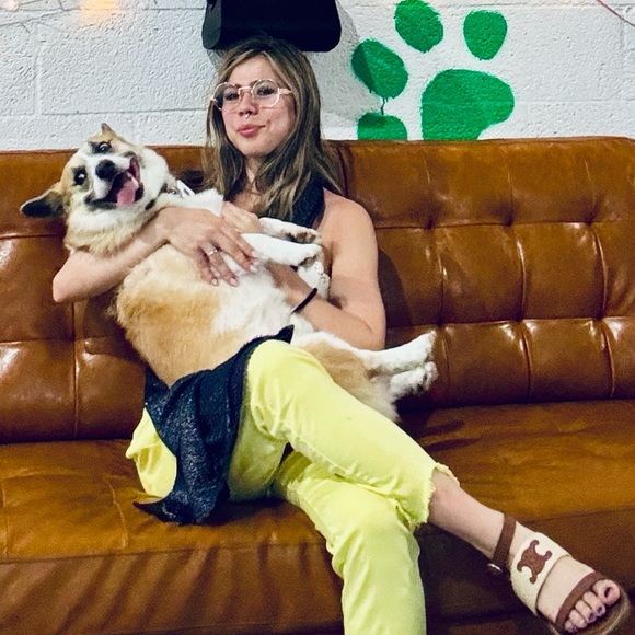 Meet your Posher, Zoe - Picture 2 of 2